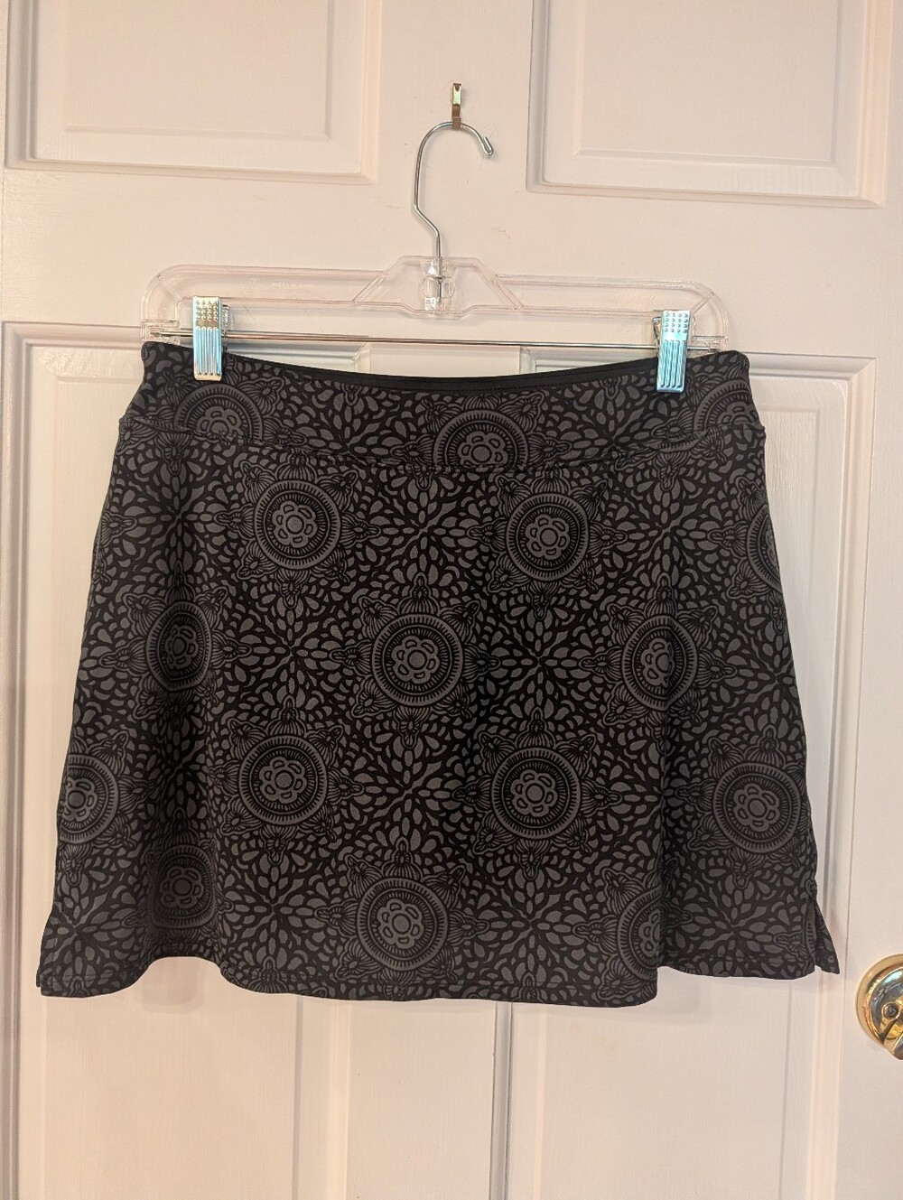 Women's Tranquility Black & Gray Athletic Yoga Skirt Skort floral print Sz M